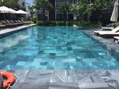 Đá tự nhiên để lát hồ bơi? Tại sao không