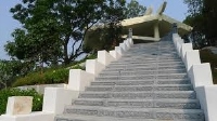 Cầu thang cổ đá trắng